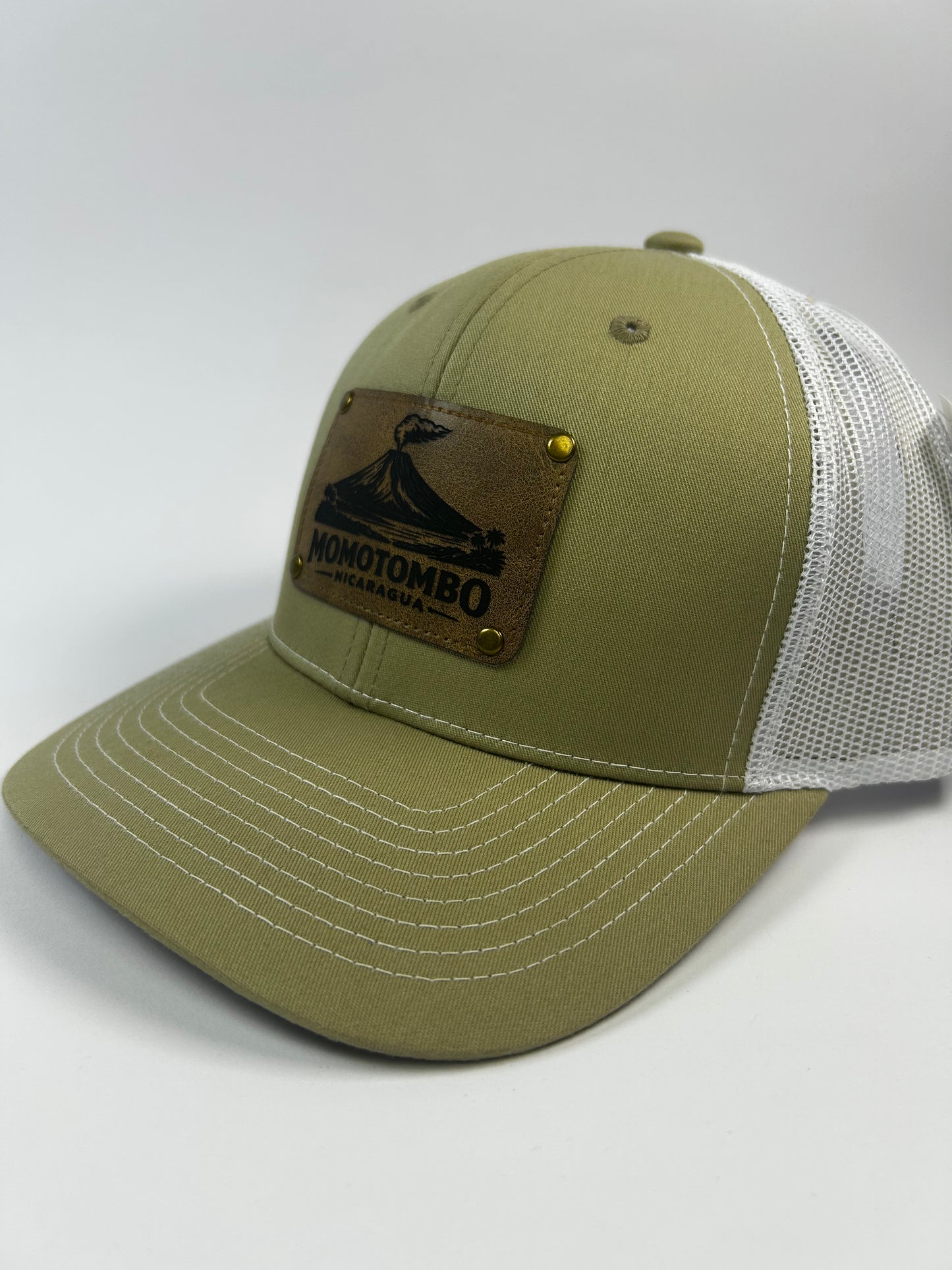 Gorra Momotombo Parche de Cuero (Beige)