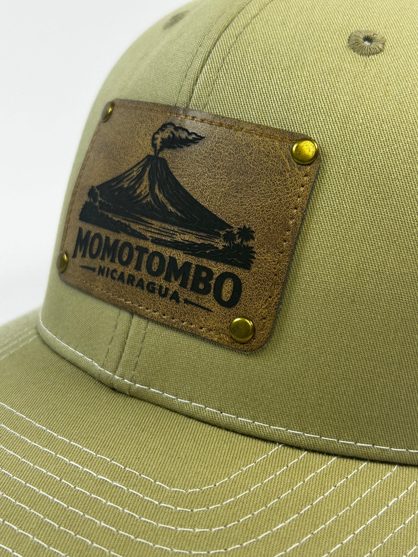 Gorra Momotombo Parche de Cuero (Beige)